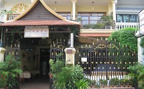 Comfort House Bed & Breakfast Phnom Penh Exterior photo