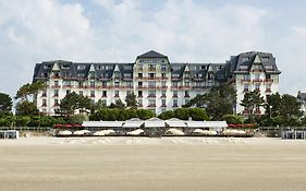 Hotel Barriere L'Hermitage La Baule-Escoublac Exterior photo