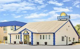 Days Inn By Wyndham Des Moines Merle Hay Exterior photo