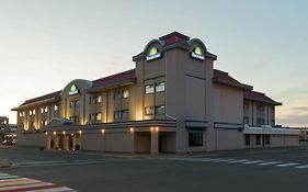 Days Inn By Wyndham Downtown Prince George Exterior photo