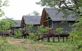 Lion Roars Lodge Lesoma Exterior photo