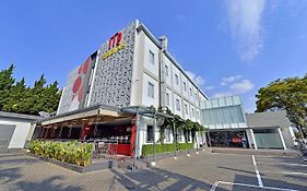 Zodiak Sutami By Kagum Hotels Bandung Exterior photo