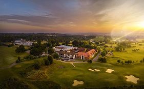 De Vere Wokefield Estate Reading Exterior photo