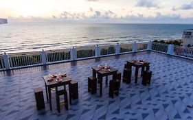 Ruvisha Beach Hotel Negombo Exterior photo