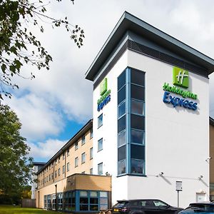 Holiday Inn Express Swindon West, An Ihg Hotel Exterior photo