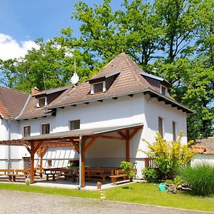 Penzion Pratr Hotel Trebon Exterior photo