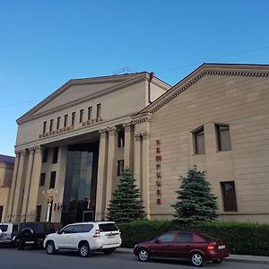 Armenian Royal Palace Hotel Yerevan Exterior photo