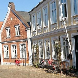 To Sammenhaengende Vaerelser Med Udgang Til Have Bed & Breakfast Ribe Exterior photo