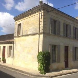 Au Coeur Des Vignobles Bed & Breakfast Saint-Estephe  Exterior photo