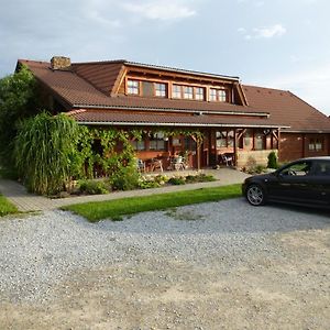 Restaurace Vraz Hotel Trhove Sviny Exterior photo