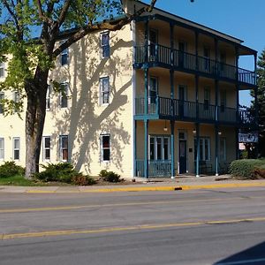 The Thayer Hotel Annandale Exterior photo