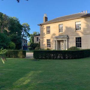 The Old Vicarage, Evenley. Brackley. Bed & Breakfast Brackley  Exterior photo