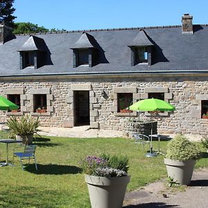 Domaine De Lesvaniel Bed & Breakfast Landudec Exterior photo