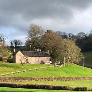 Walnut Tree Farm Bed & Breakfast Cwmbran Exterior photo