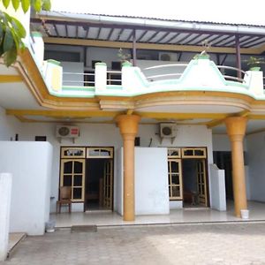 Spot On 2717 Hotel Angsa Lestari Banyuwangi  Exterior photo