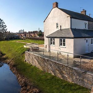 700 Westport Villa Langport Exterior photo