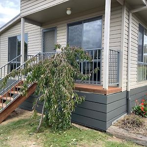 Yeoy'S Cabin Bed & Breakfast Tallarook Exterior photo