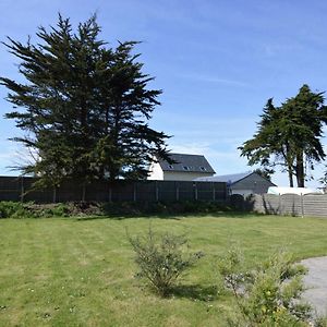 Seafront Holiday Home With Garden In Denneville Exterior photo