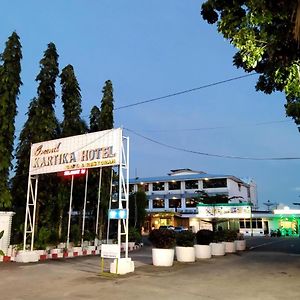 Grand Kartika Hotel Pontianak Exterior photo