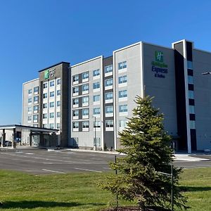 Holiday Inn Express & Suites - Aurora, An Ihg Hotel Exterior photo