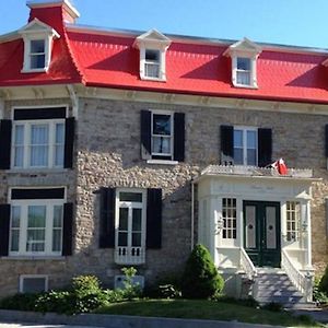 Chrysler House Bed & Breakfast Gananoque Exterior photo