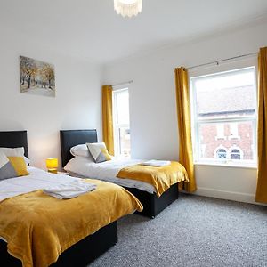 Inspired Stays-City Centre Location- Sleeps Up To 9 Stoke-on-Trent Exterior photo