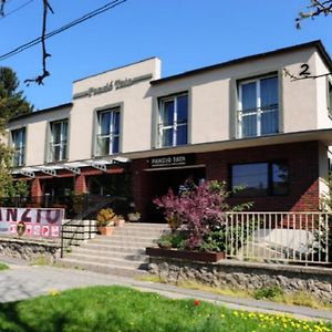 Panzio Tata Bed & Breakfast Exterior photo