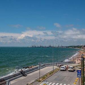 Maxim Hotel Berdyansk Exterior photo