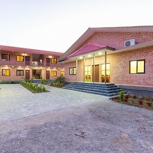 Badreni Jungle Resort Sauraha Exterior photo