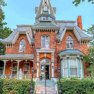 Hochelaga Inn Kingston Exterior photo