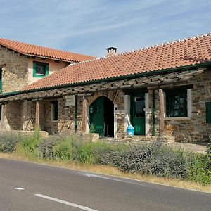 Hosteria Casa Flor Hotel Murias de Rechivaldo Exterior photo