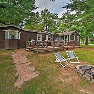 Idyllic Edinboro Escape Walk To Beach And Lake Villa Exterior photo