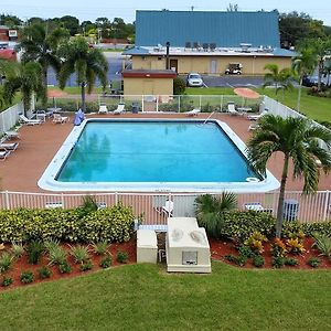 Budgetel Inn Pompano Beach Exterior photo