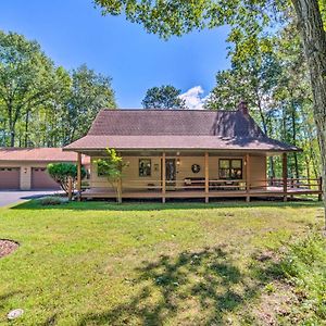 Riverfront Oconto Cabin With Fire Pit And Yard! Villa Exterior photo