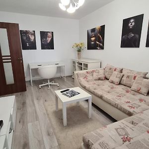 White Glamour Apartment Buzau Exterior photo