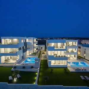 Apartments & Rooms Pool Villas Maris B Novalja Exterior photo