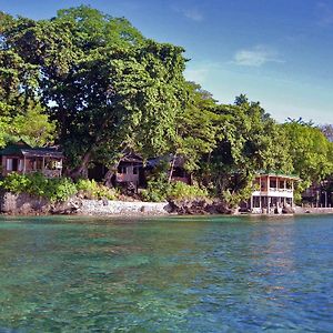 Bunaken Divers Sea Breeze Resort Exterior photo