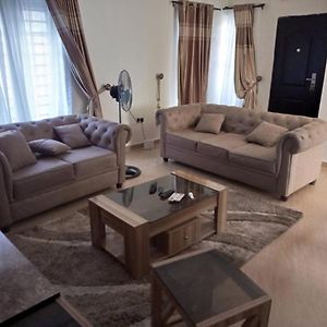 2 Bedroom Service Apartment With Full Services Idimu Exterior photo