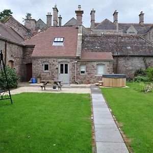 Cecile'S Cottage At Cefn Tilla Court, Usk Exterior photo