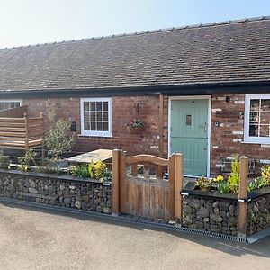 The Hay Barn Villa Chester Exterior photo