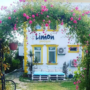 Limon Pansiyon Bed & Breakfast Foca Exterior photo