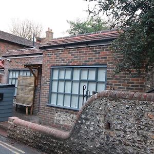 Alfriston Lodge By Air Premier Exterior photo