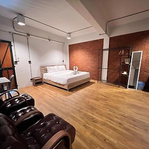 Minimalist Cafe And Bed Hostel Phitsanulok Exterior photo