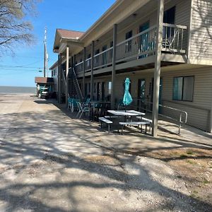 Lake Point Motel Marblehead Exterior photo