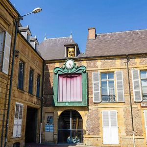 Apartment A Stone S Throw From The Town Center Charleville-Mezieres Exterior photo