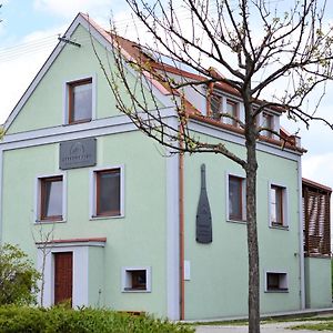 Zeleny Sklep Hotel Dolni Dunajovice Exterior photo