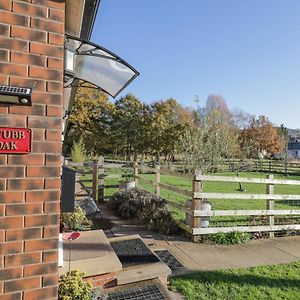 Stubb Oak Villa Malvern Wells Exterior photo