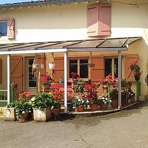 Gite A La Ferme Hotel Montesquieu-Avantes Exterior photo