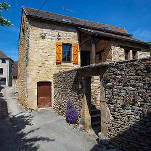 Maison En Pierres Au Coeur Du Village Medieval De Villeneuve Exterior photo