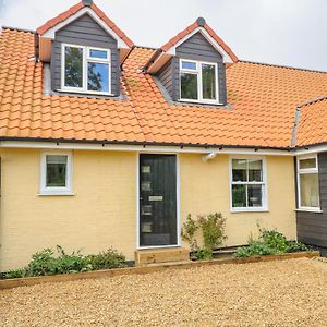 Walnut Shade Villa Attleborough Exterior photo